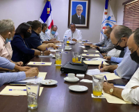 El director ejecutivo de Conaleche, Miguel Laureano, encabezó reunión de la “Mesa de la leche”