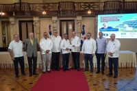 El presidente Luis Abinader encabezó en el Palacio Nacional el acto de entrega de cheques a las Asociaciones de Ganaderos en el marco del Plan de Cambio de Matriz Energética de todos los centros de acopio de leche del país.