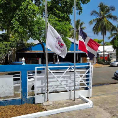La Bandera Nacional en el CONALECHE ondea a media asta por duelo nacional