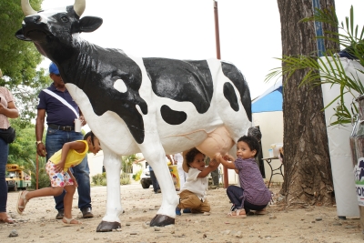EN EL MARCO DEL DÍA DE LA LECHE, CONALECHE REALIZO UNA JORNADA ESPECIAL EN LA PARROQUIA SAN PABLO APÓSTOL, EN CANACHAPETÓN, MONTECRISTI